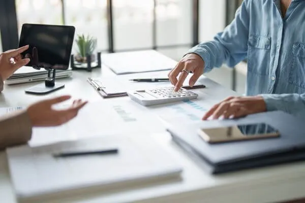 revenue streams adalah